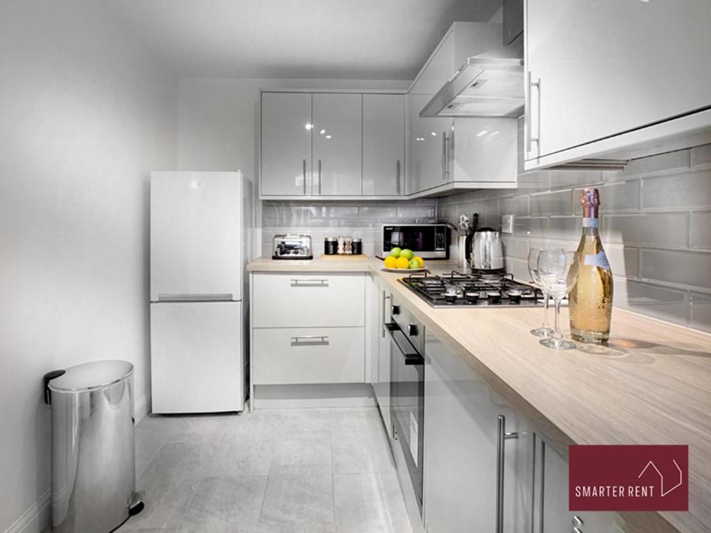Wokingham - 2 Bed Modern House - Parking Lejlighed Eksteriør billede